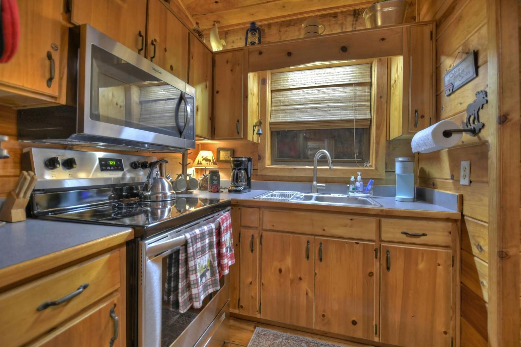 אלייז'ה Hygge Haus Rustic Charm Cozy Beds And A Serene Location מראה חיצוני תמונה